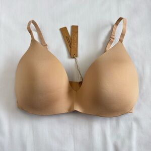 SKIMS Wireless Form Push Up Plunge Bra 34D